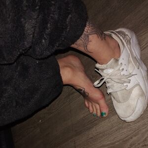 WELL WORN, little STINK Nike Harache Sneakers!